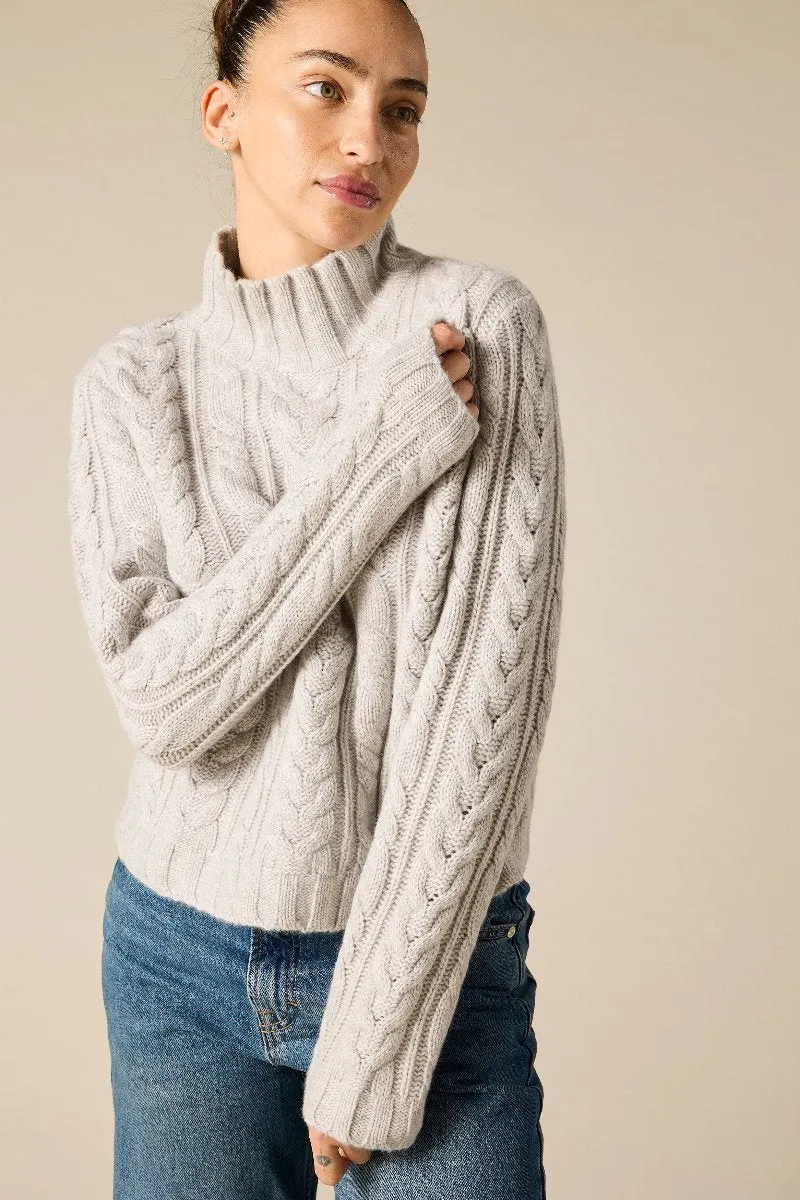 Cashmere Lauren Cable knit in Pale Marle Grey