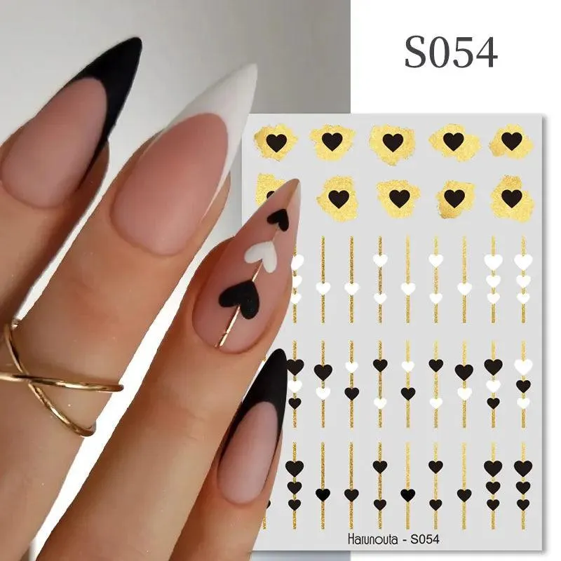 Gold Heart Leopard Print Nail Stickers: Glamorous Artwork at Home