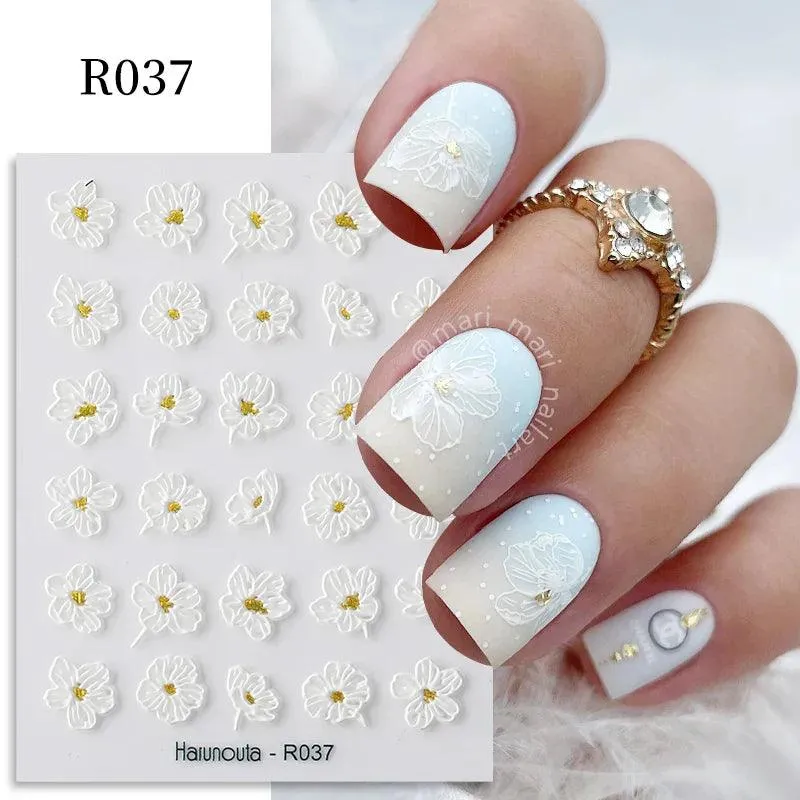 Gold Heart Leopard Print Nail Stickers: Glamorous Artwork at Home