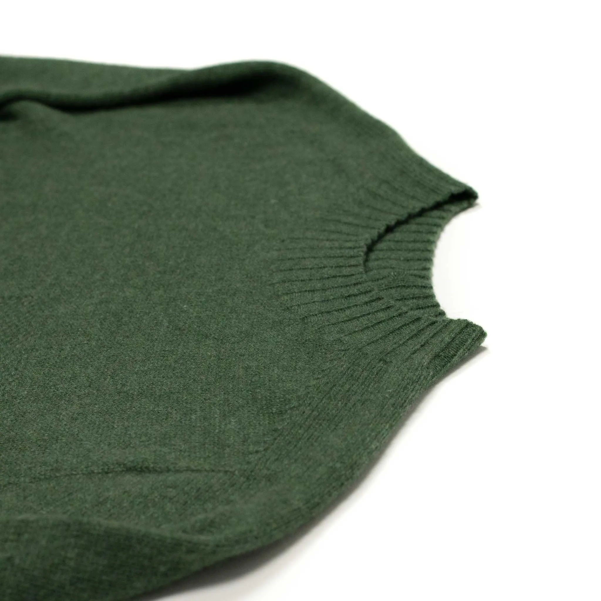 Mockneck sweater in moss green 4-ply cashmere