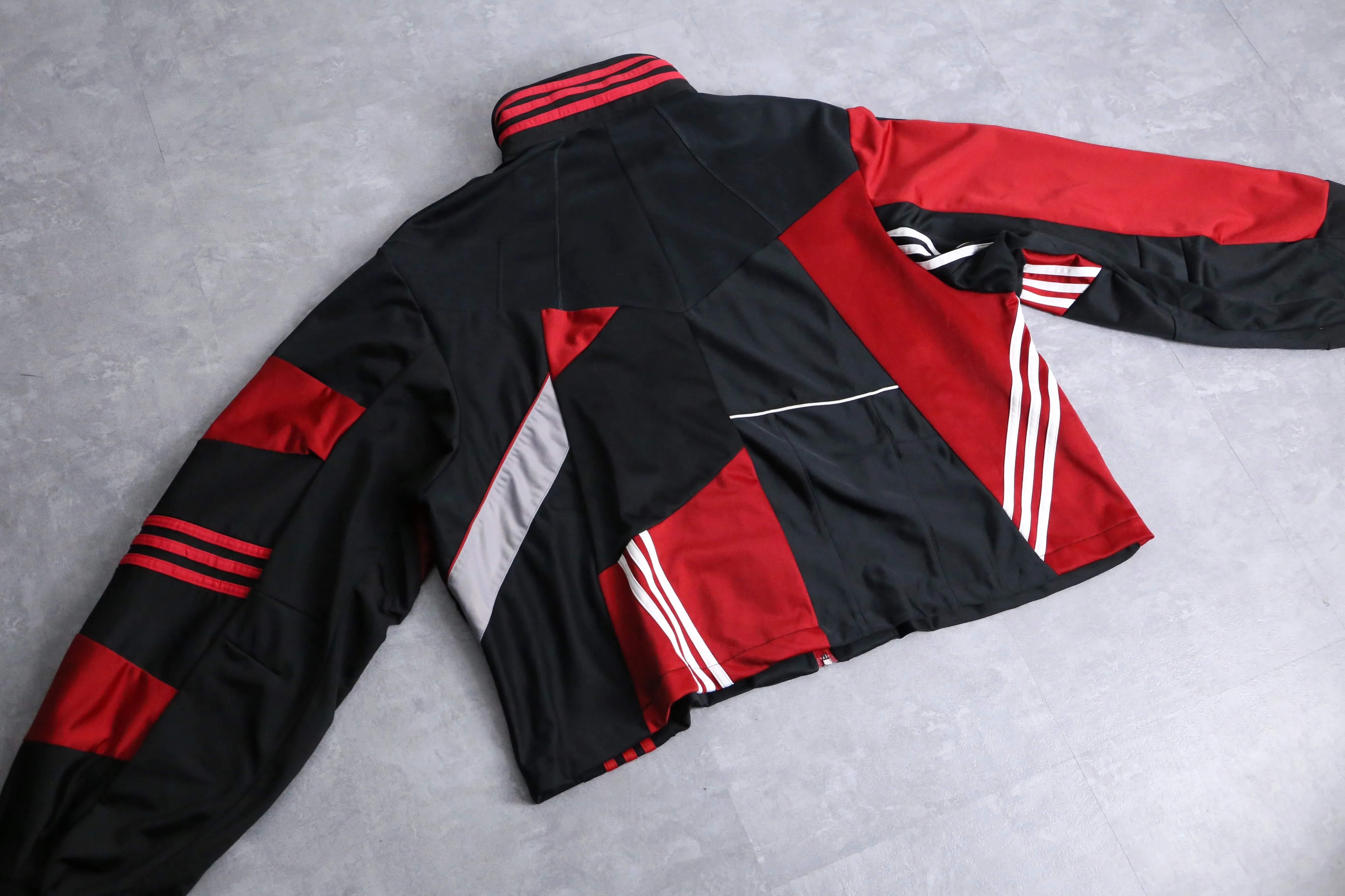 “Re:make” black×red many line track jacket