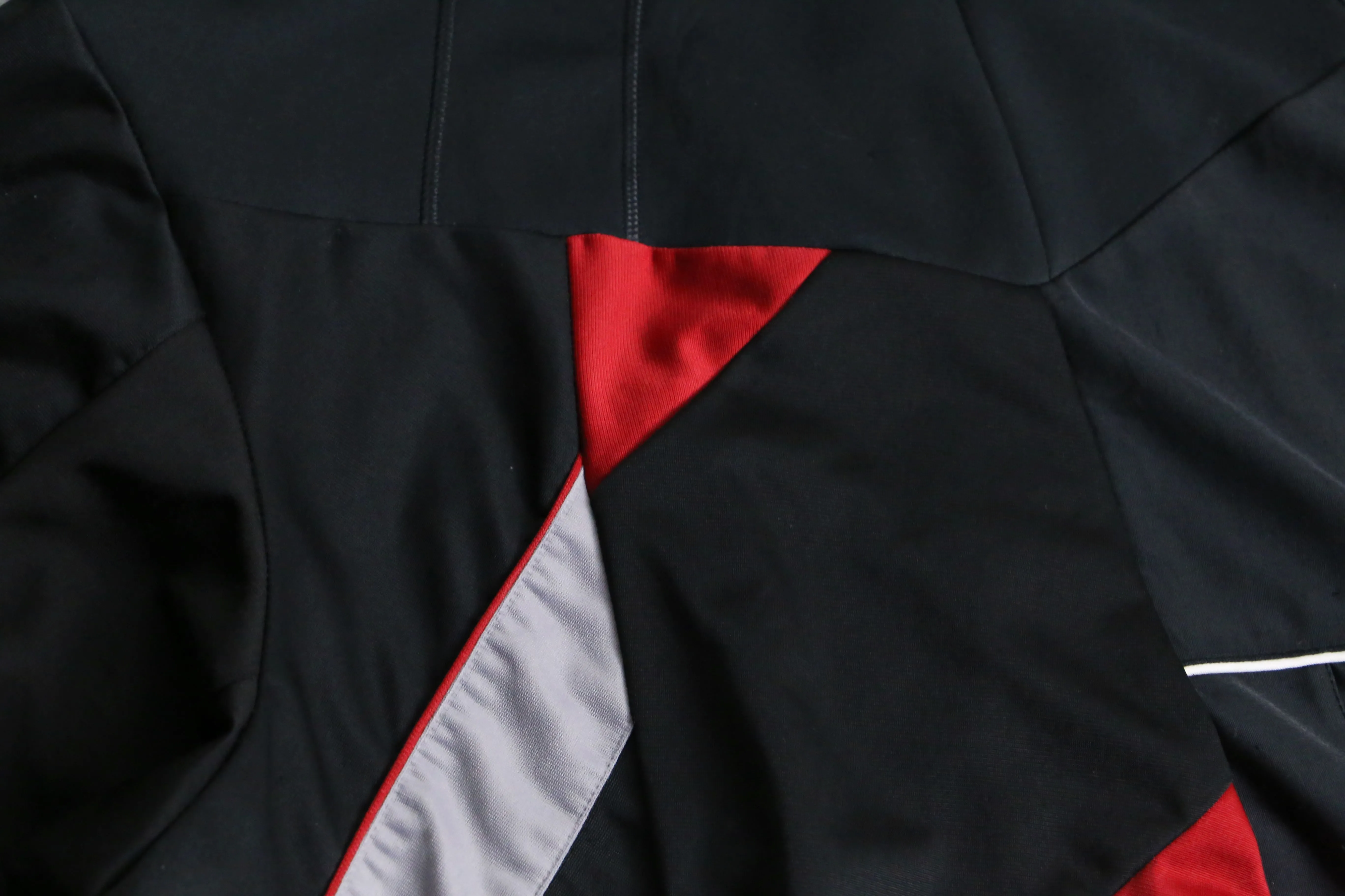 “Re:make” black×red many line track jacket