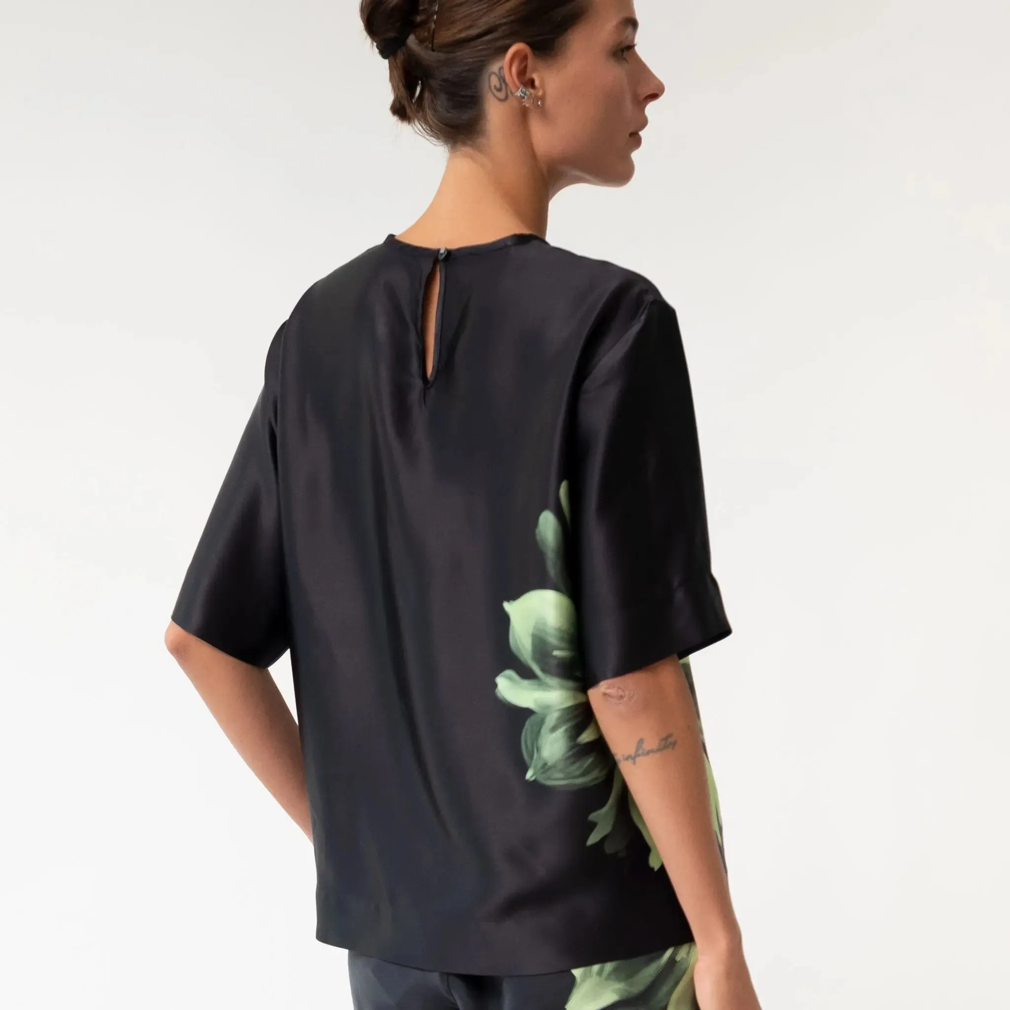 Silk Dreamscape T-Shirt Black Flowers